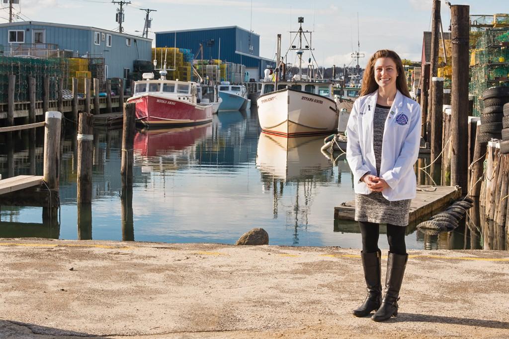 A dental student st和s at Widgery Wharf in downtown 波特兰, Maine